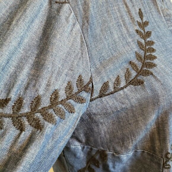 Soft Surroundings Papyrus Chambray Button Down M - Picture 3 of 8